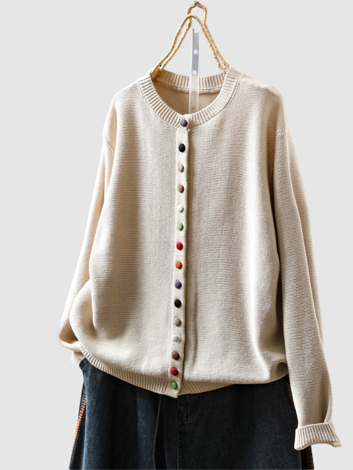 Clara | Feine Strickjacke mit farbigen Knopfdetails
