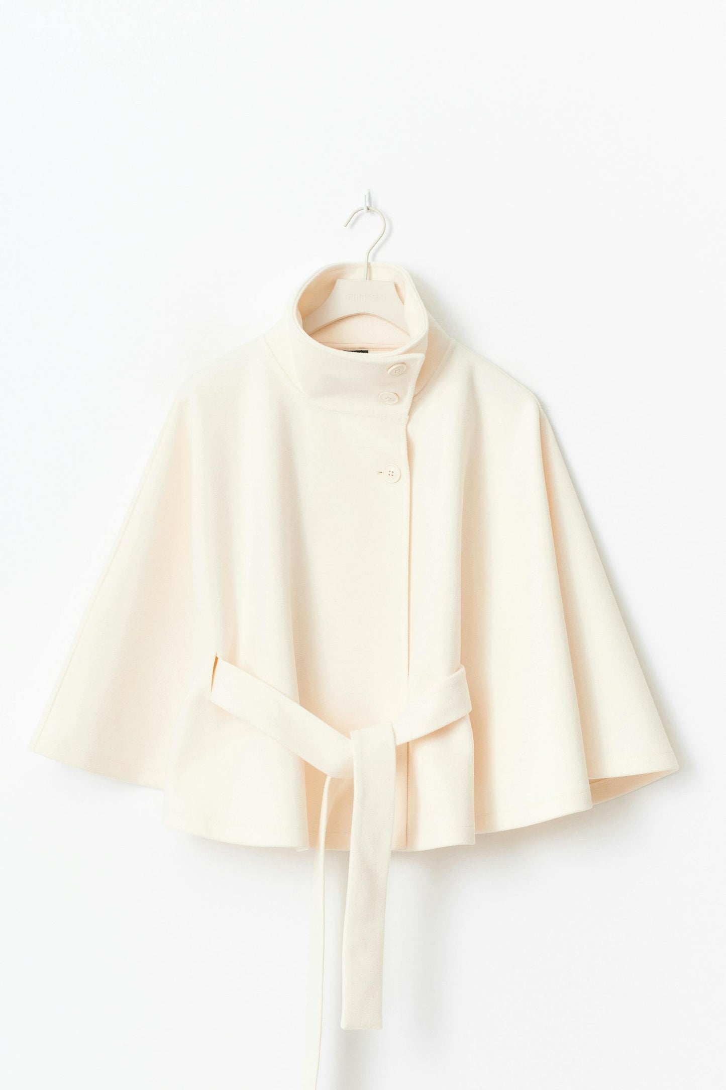 Clara | Stylische Damenjacke mit High-Neck und Gürtel