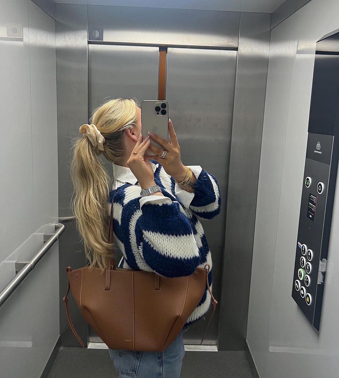 Lena | Feiner Pullover mit dezentem Streifenmuster
