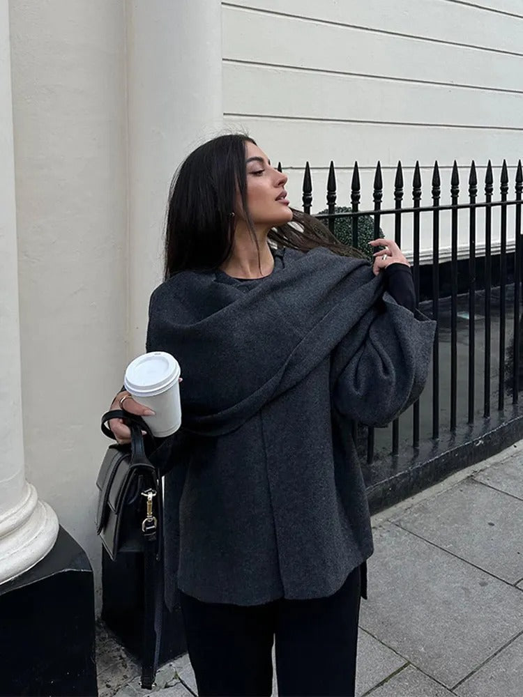 Leyla | Viraler Umhangmantel mit Kapuze in Unigröße