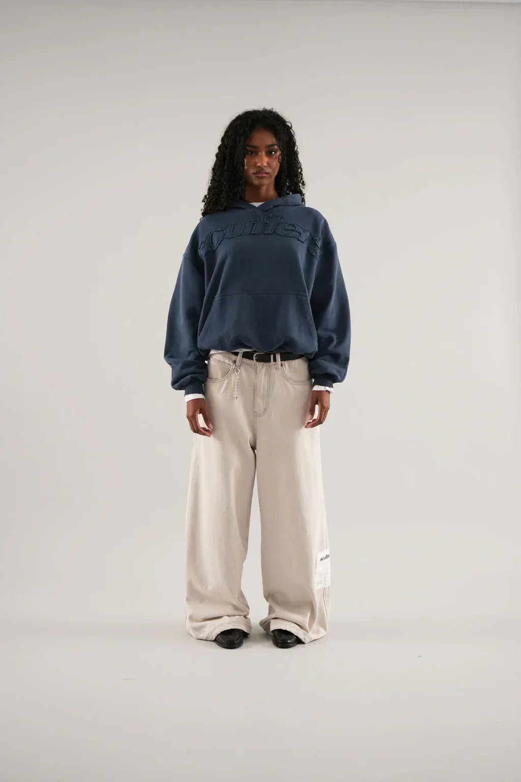 Amira | Stylisher Raw Worldwide Hoodie für Damen