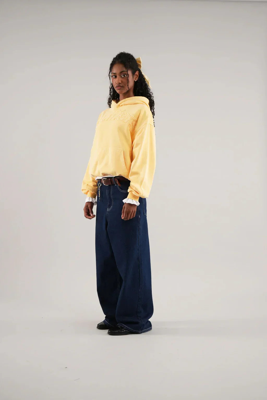 Amira | Stylisher Raw Worldwide Hoodie für Damen