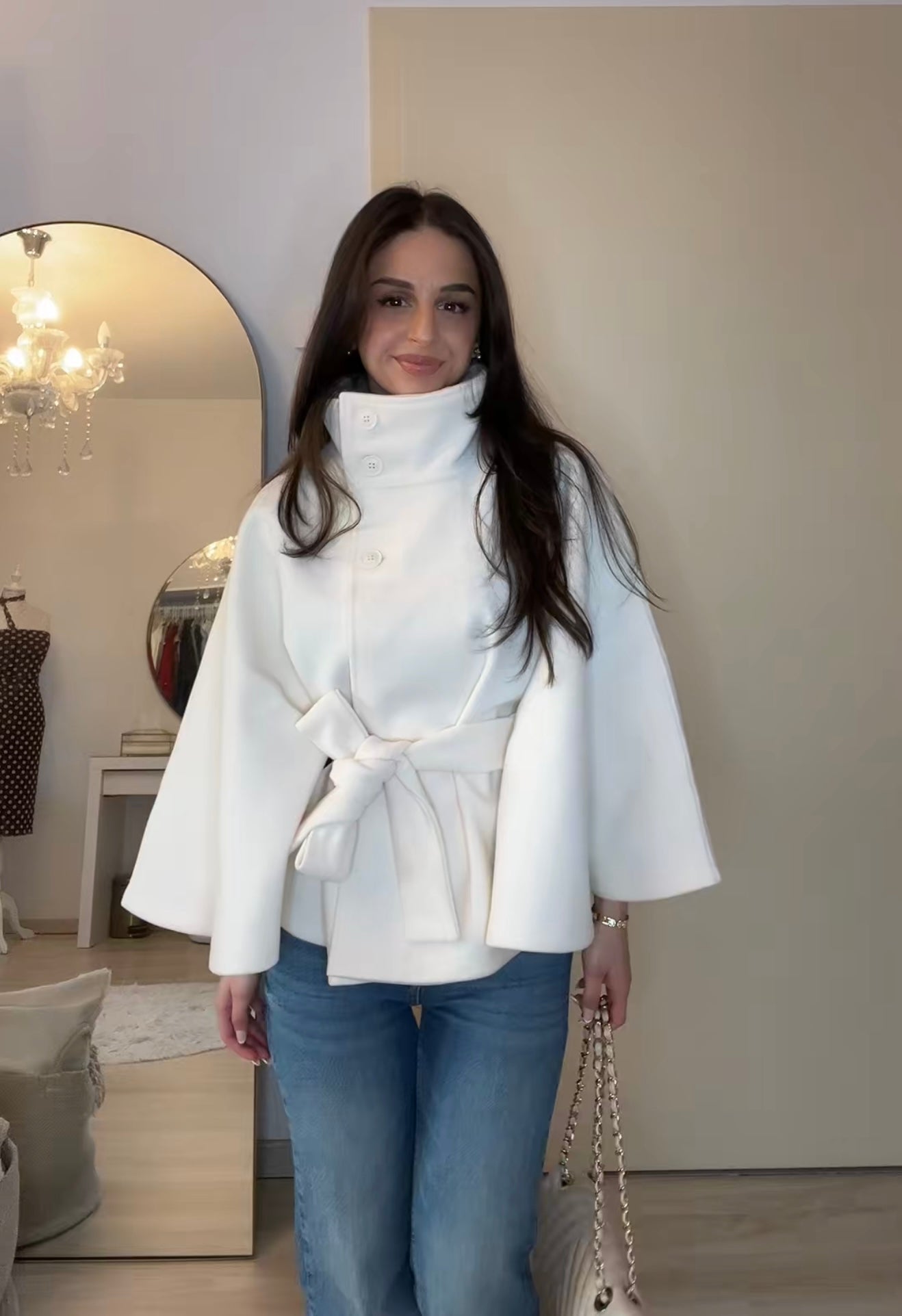 Clara | Stylische Damenjacke mit High-Neck und Gürtel