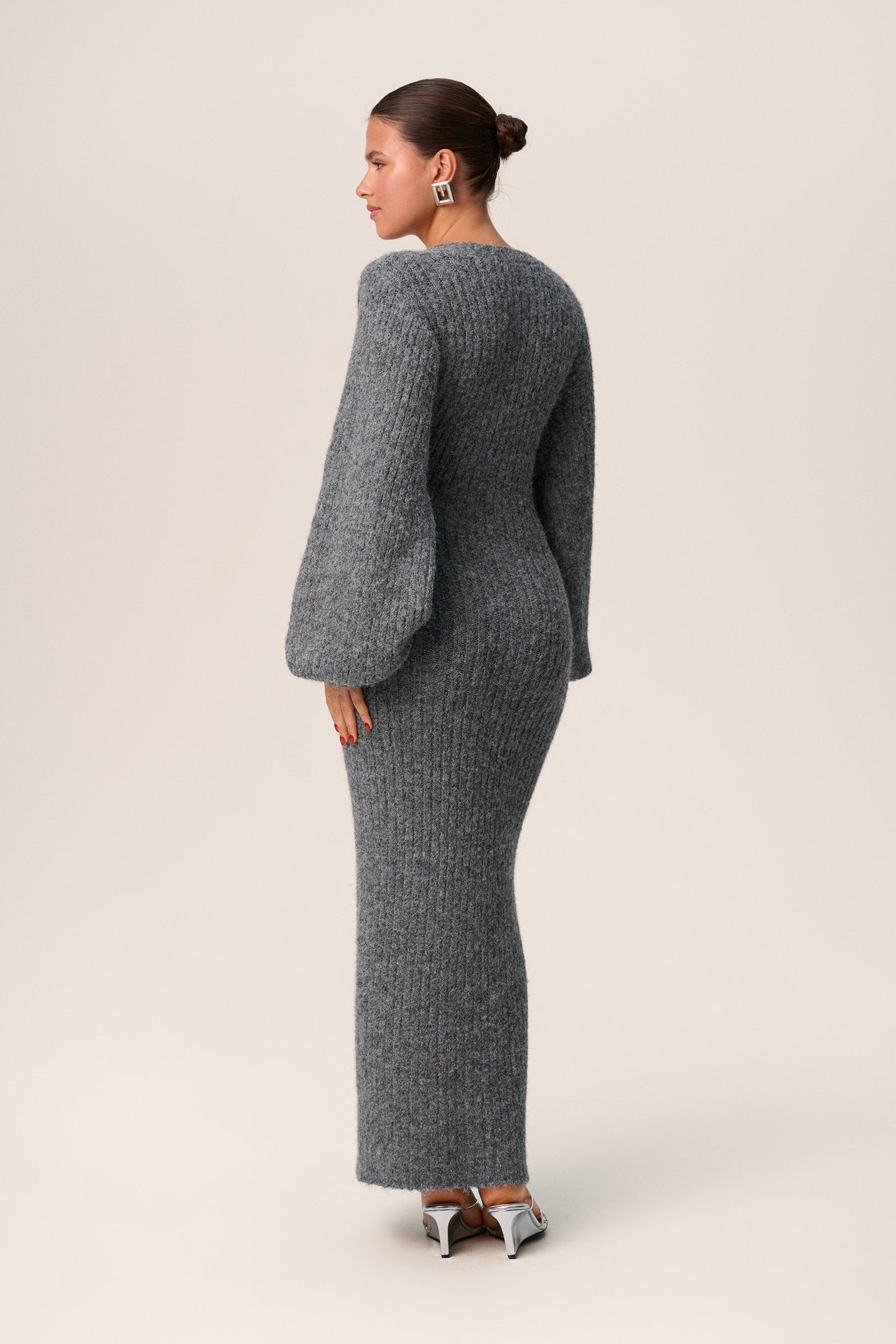 Mia | Langes Kleid mit femininer Linienführung