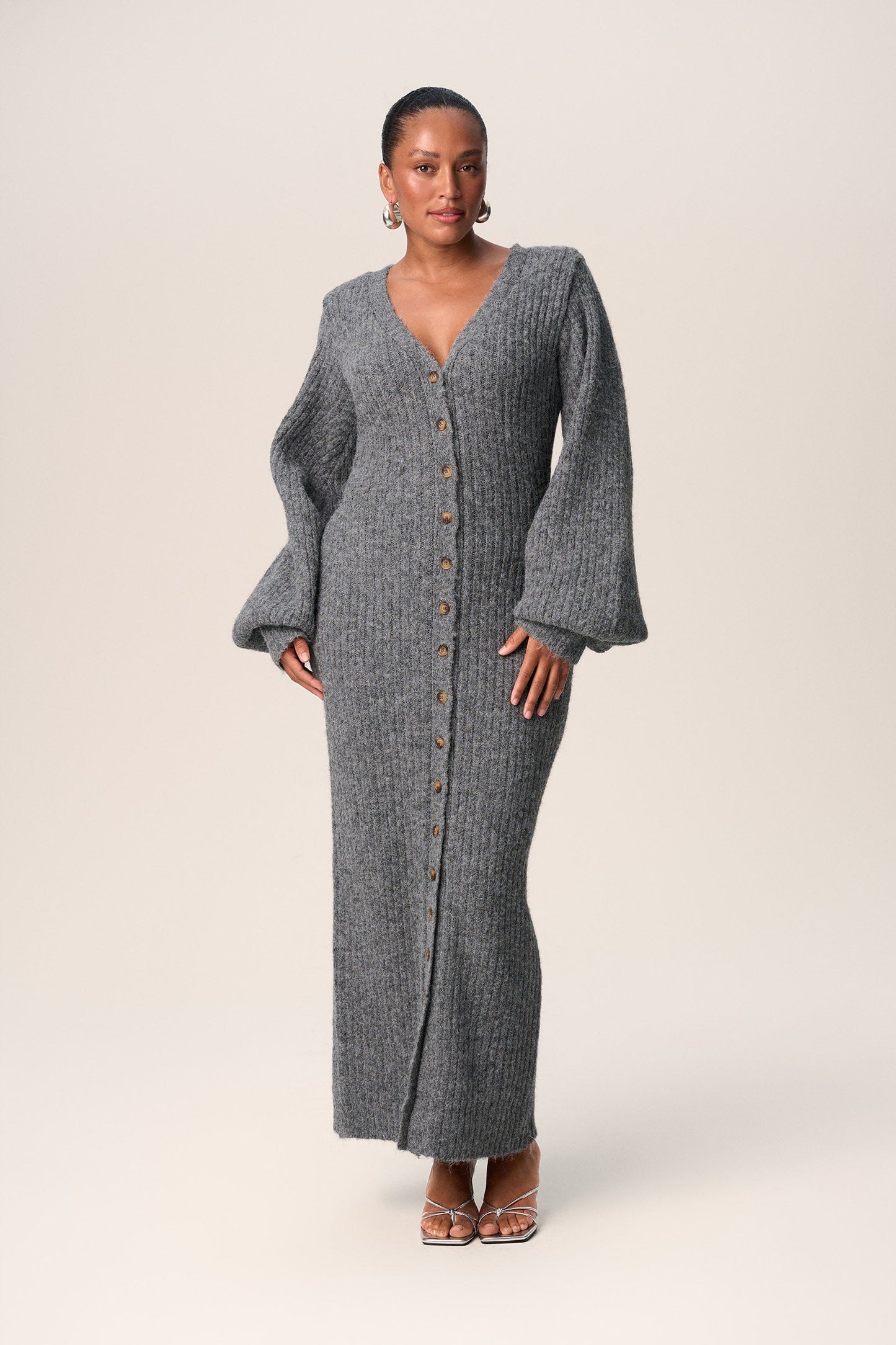 Mia | Langes Kleid mit femininer Linienführung