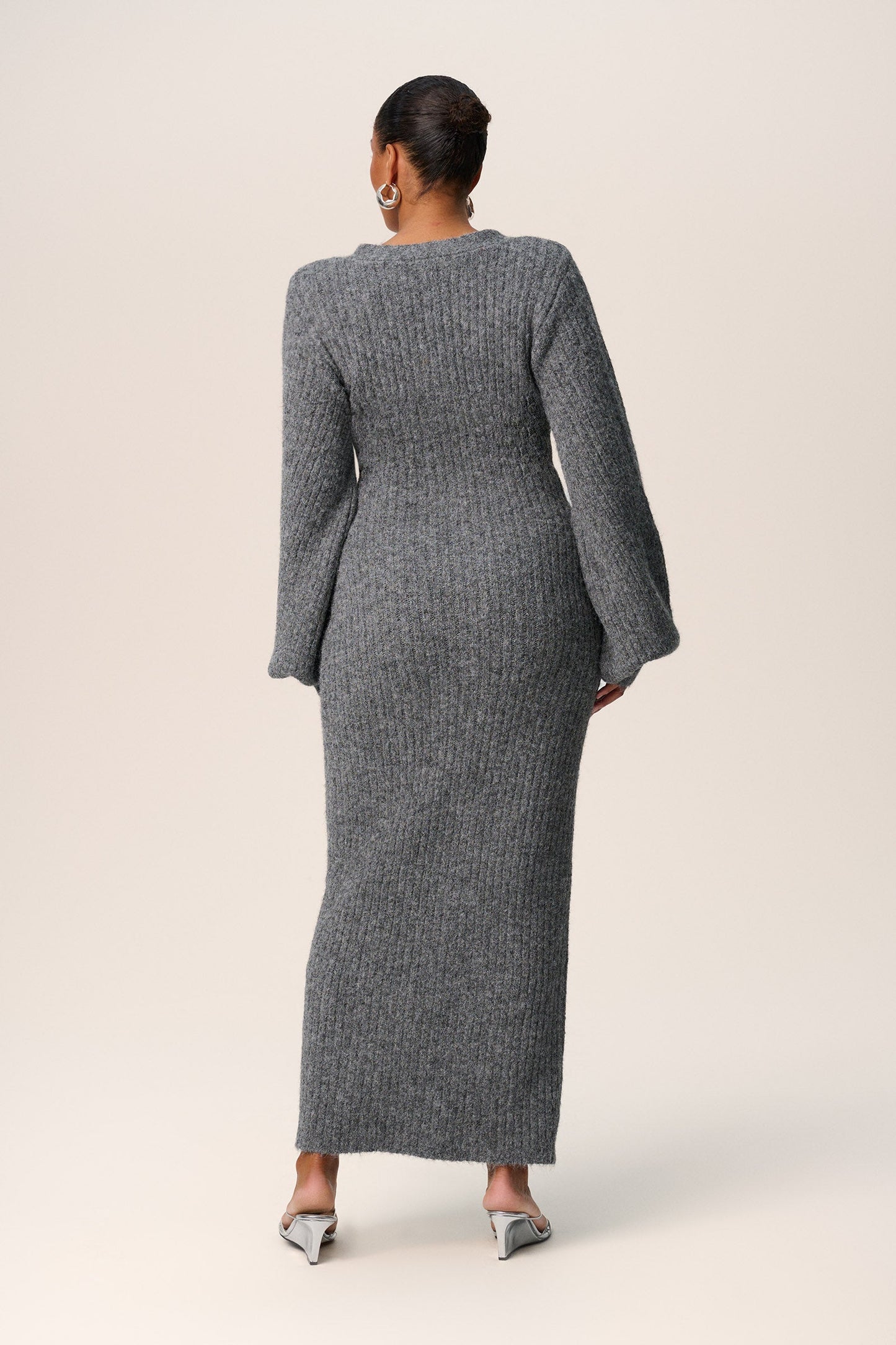 Mia | Langes Kleid mit femininer Linienführung