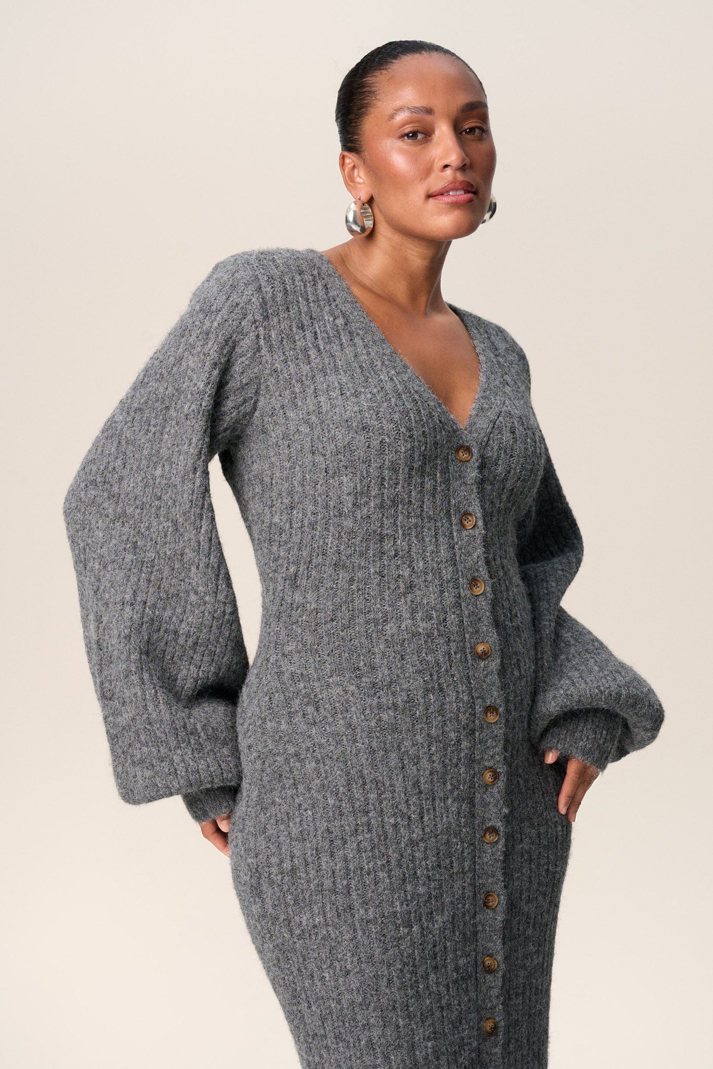 Mia | Langes Kleid mit femininer Linienführung