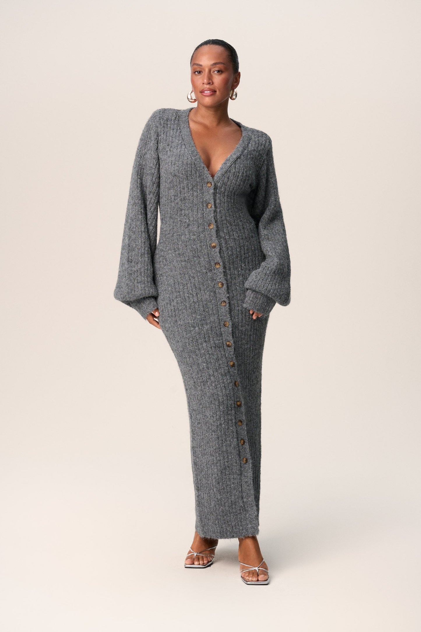 Mia | Langes Kleid mit femininer Linienführung
