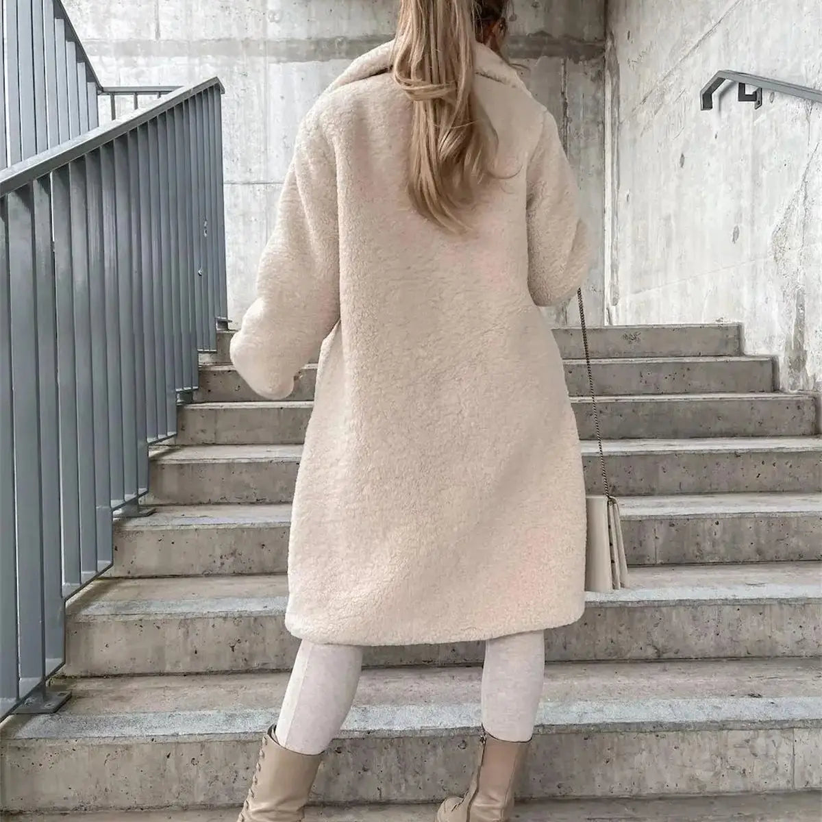 Leonie | Stylische Damenjacke aus Teddy-Material