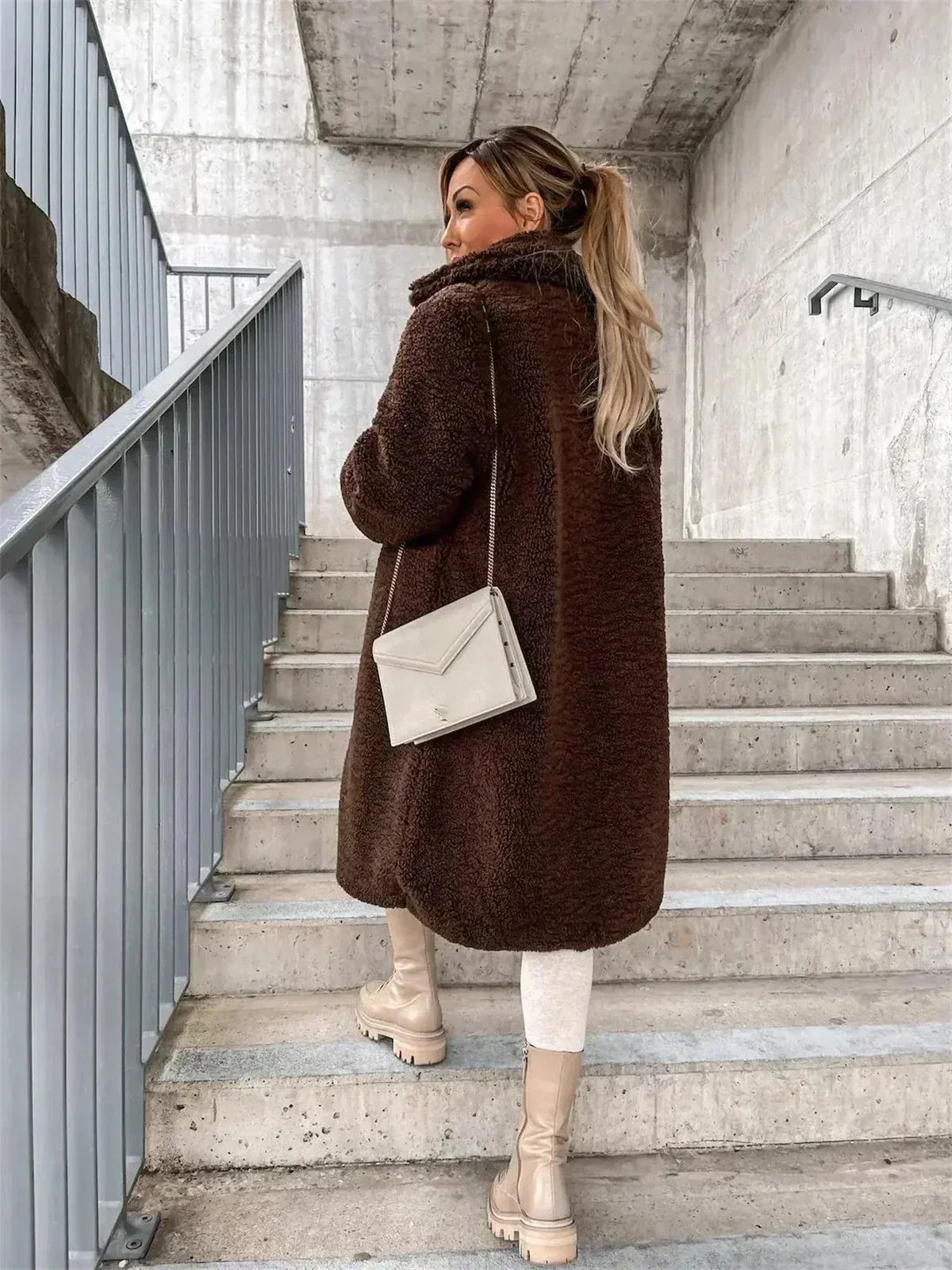 Leonie | Stylische Damenjacke aus Teddy-Material