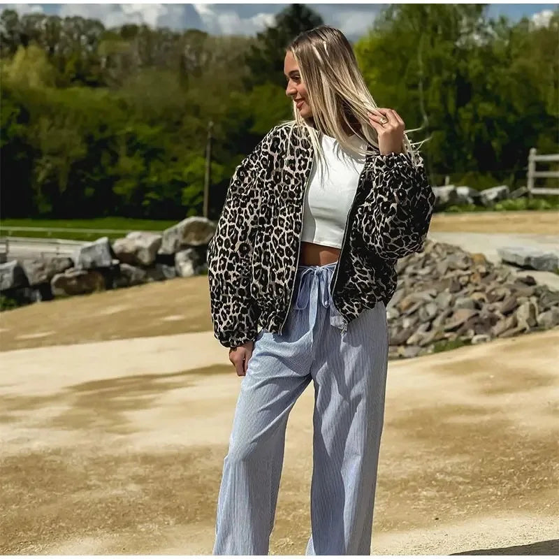 Theresa | Stylische Bomberjacke im trendigen Leopardenmuster