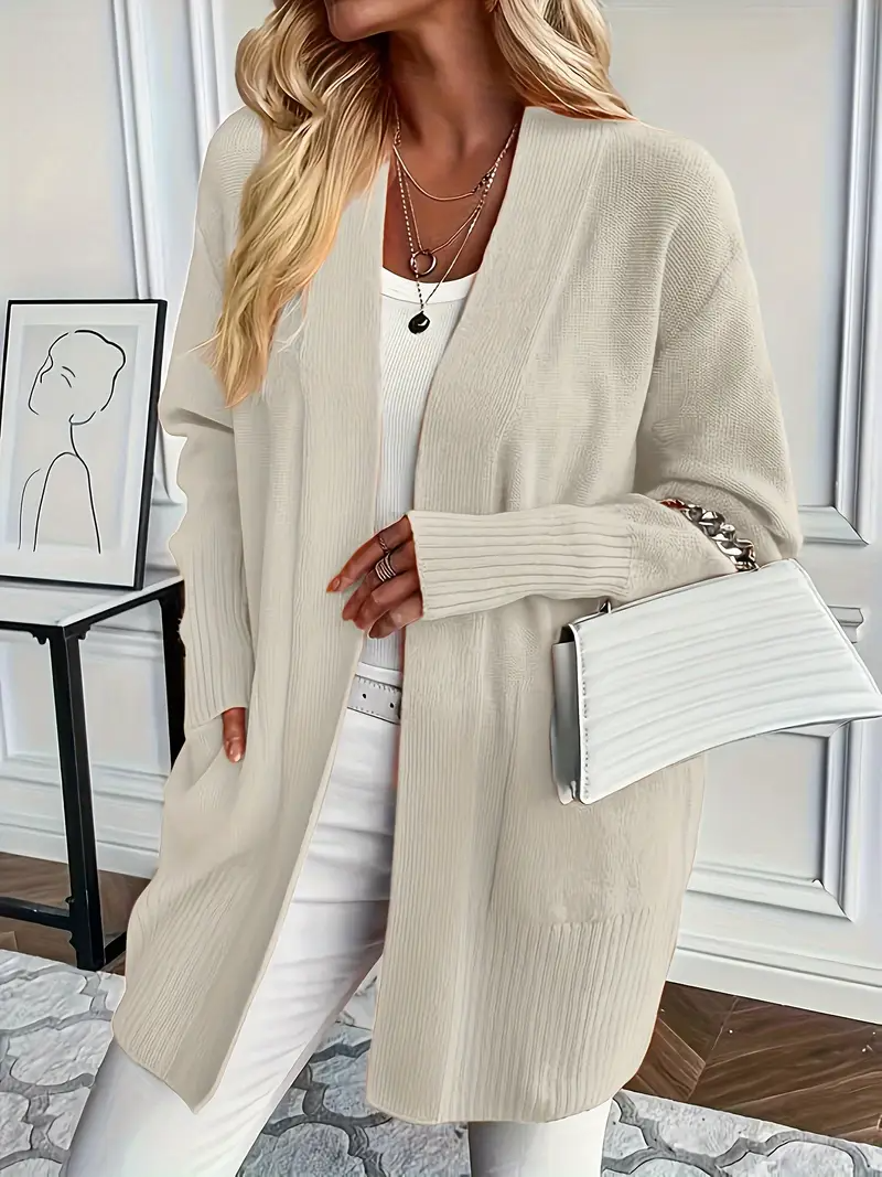 Anna | Zeitlose Damen Strickjacke im klassischen Design
