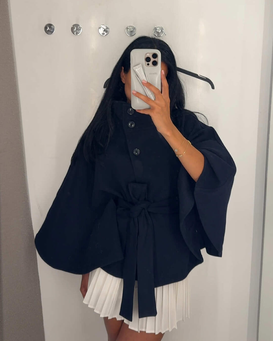 Clara | Stylische Damenjacke mit High-Neck und Gürtel