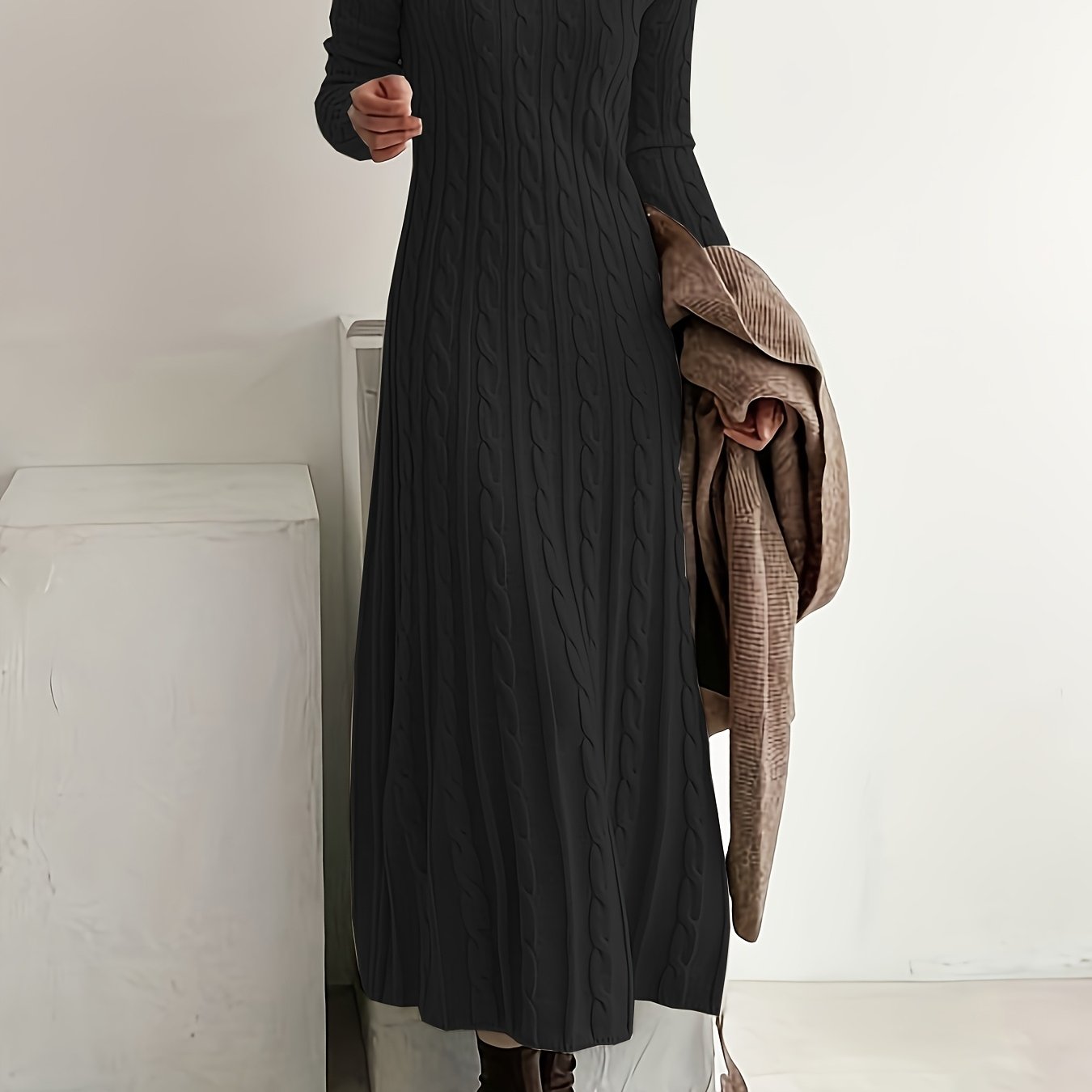 Laura | Elegantes Damen Maxikleid bequem getragen