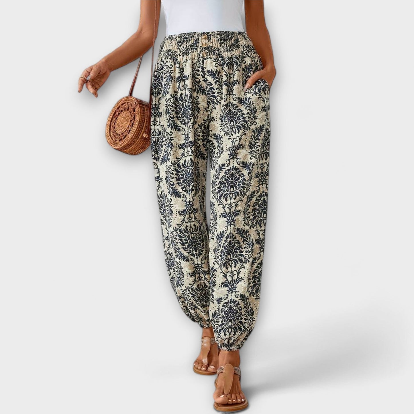 Anna | Lässige Damenhose mit feinem Ethno-Print