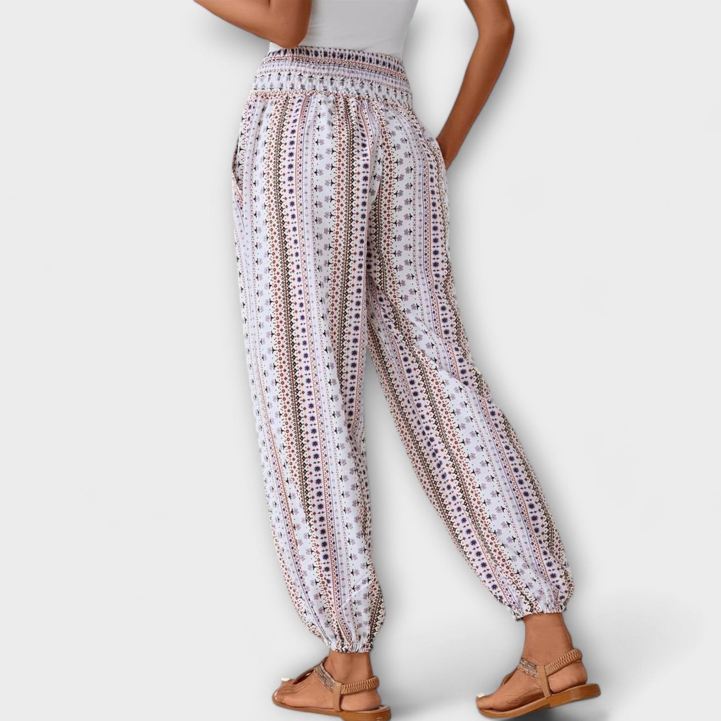 Anna | Lässige Damenhose mit feinem Ethno-Print