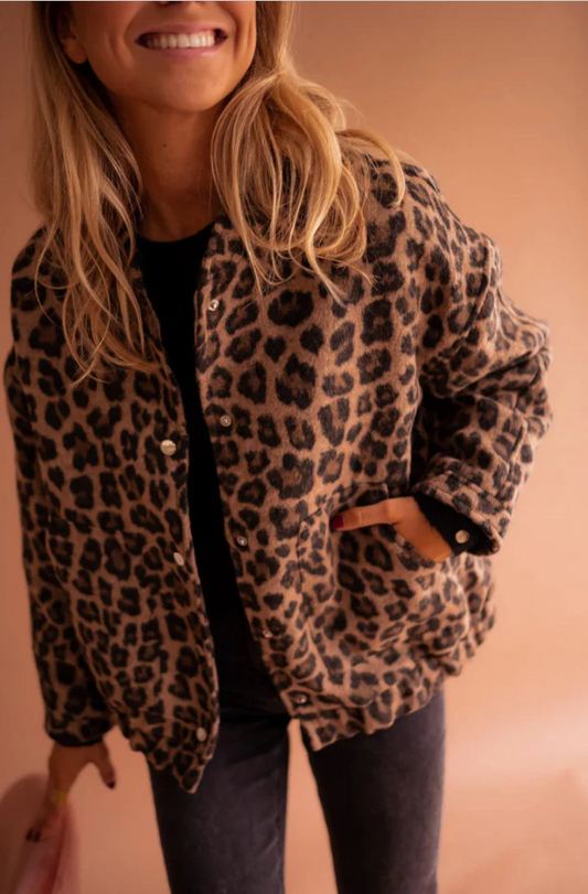 Mia | Eleganter Mantel Damen mit auffälligem Tierprint