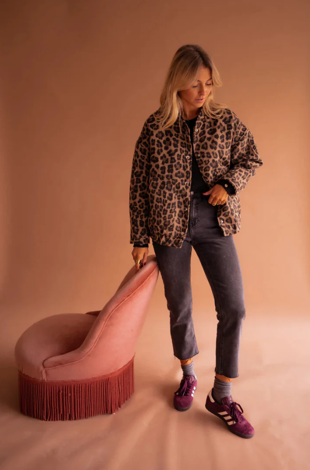 Mia | Eleganter Mantel Damen mit auffälligem Tierprint