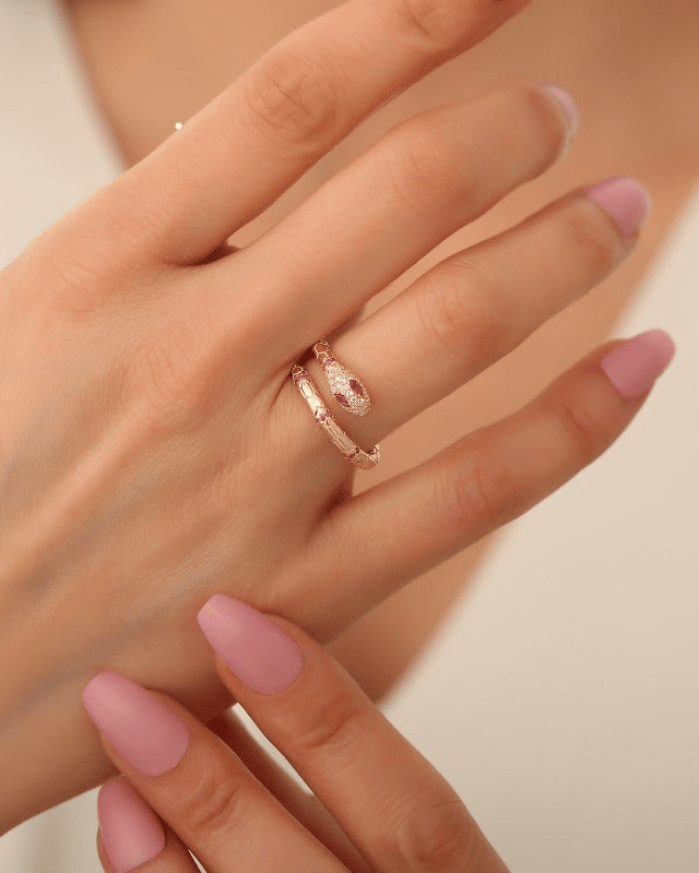 Jana | Moderner Ring für Damen mit Schlangen-Motiv