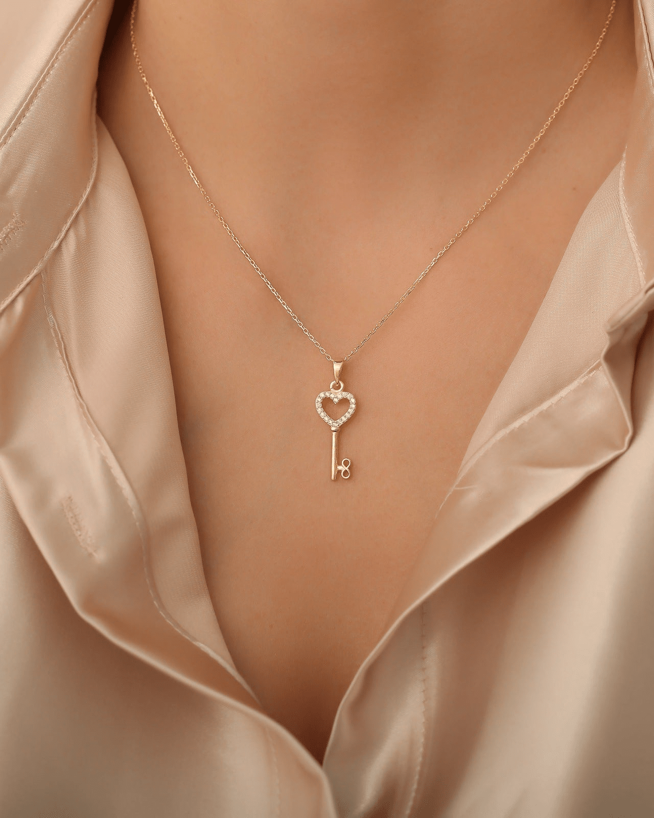 Greta | Damenkette Infinite Love mit filigranem Schlüsselmotiv