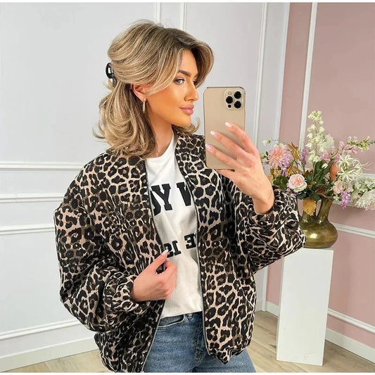 Theresa | Stylische Bomberjacke im trendigen Leopardenmuster