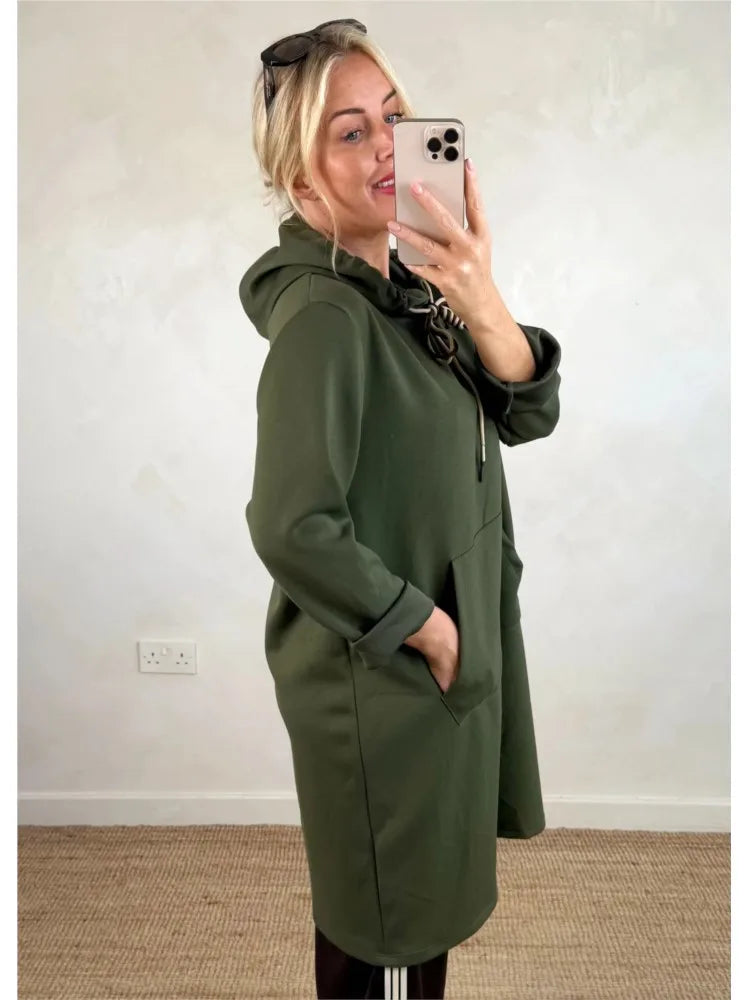 Lara | Mädchenkleid in moderner A-Linie mit Kapuze