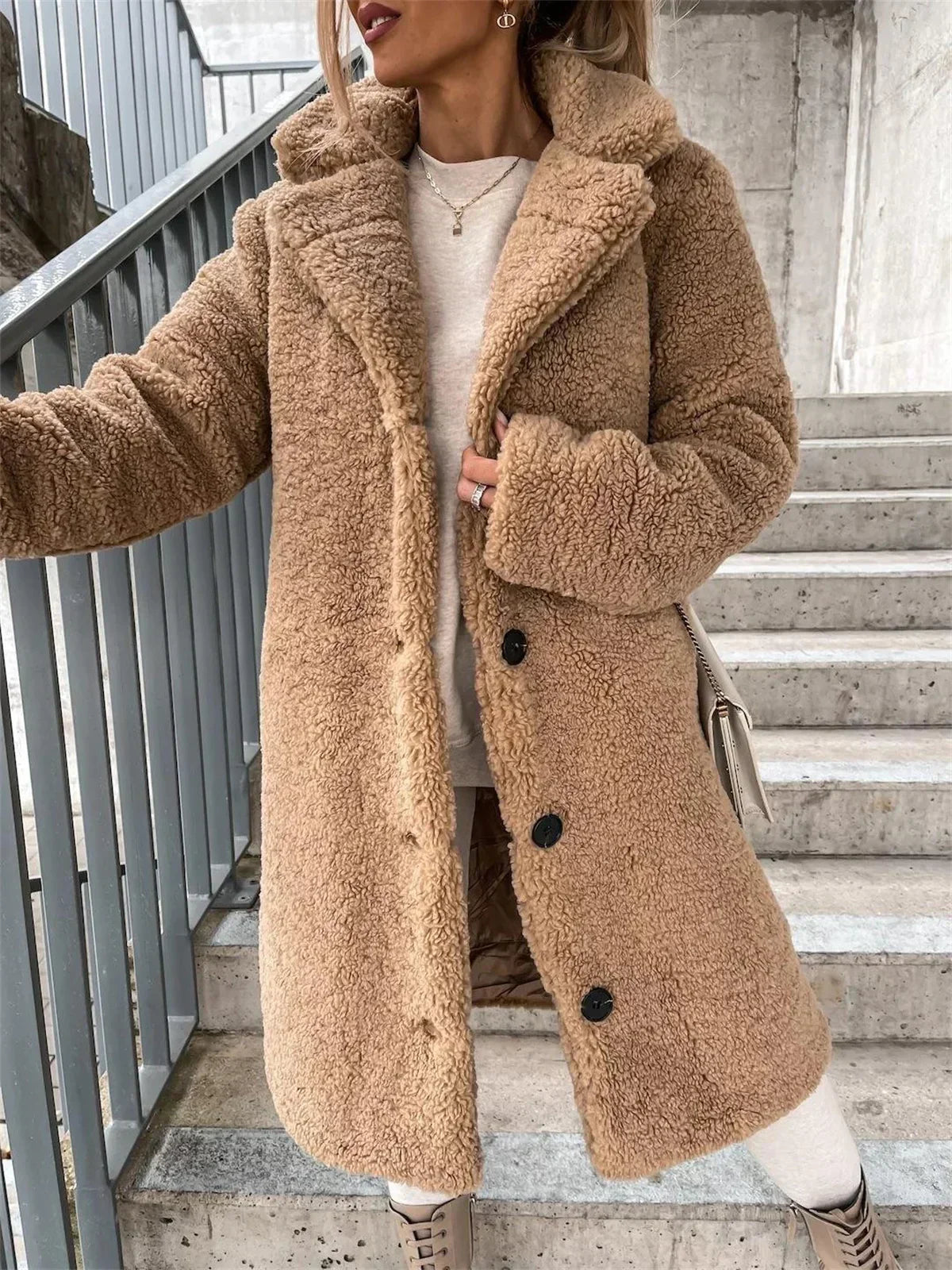 Leonie | Stylische Damenjacke aus Teddy-Material