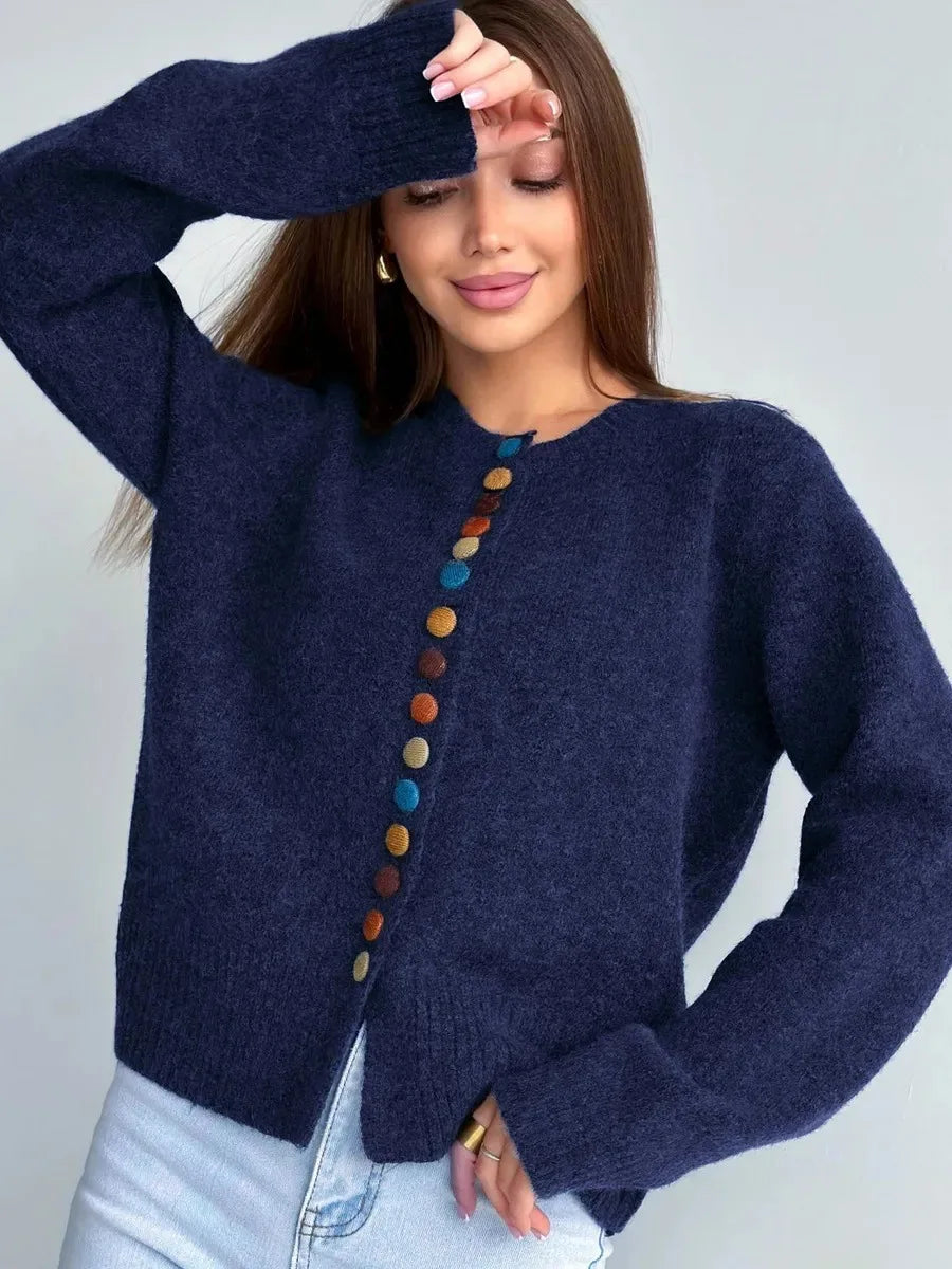Julia | Damenstrickjacke mit kleinen, feinen Knöpfen