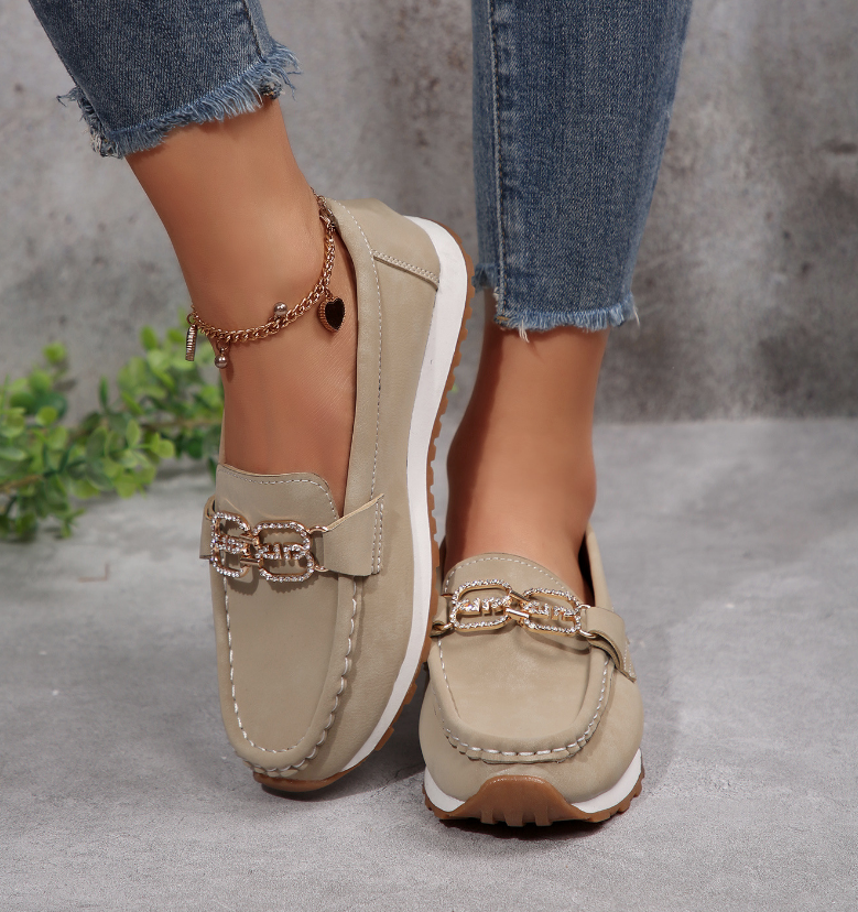 Lara | Stilvolle Slipper Mit Eleganter Schnalle