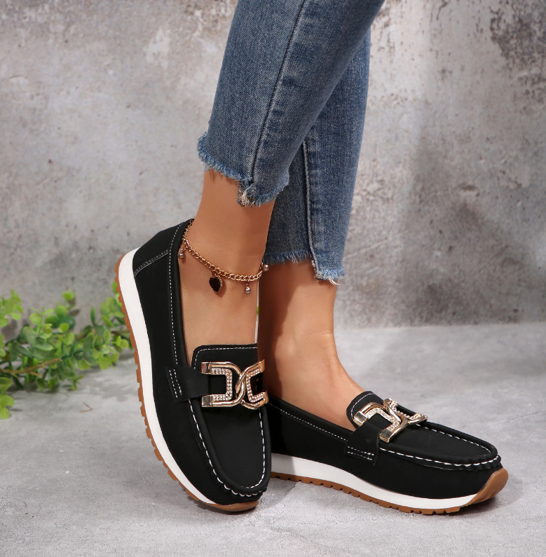 Lara | Stilvolle Slipper Mit Eleganter Schnalle