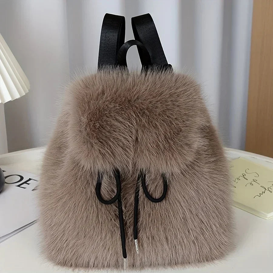 Marie | Klassischer Damen Rucksack aus Kunstfell