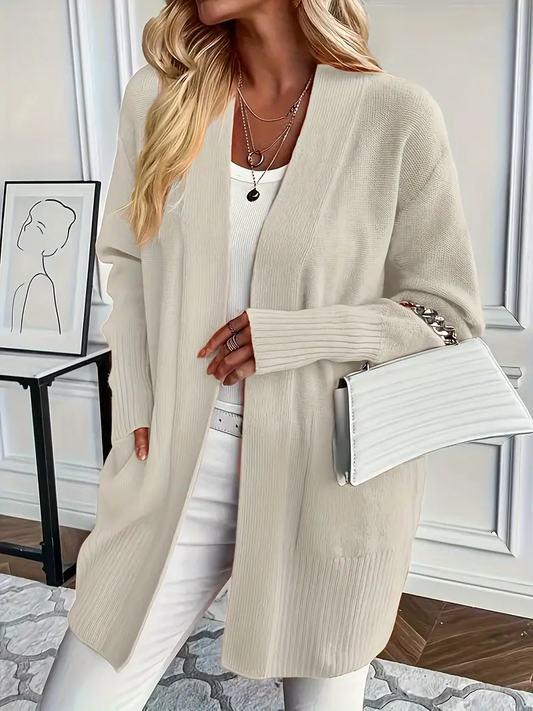 Anna | Zeitlose Damen Strickjacke im klassischen Design