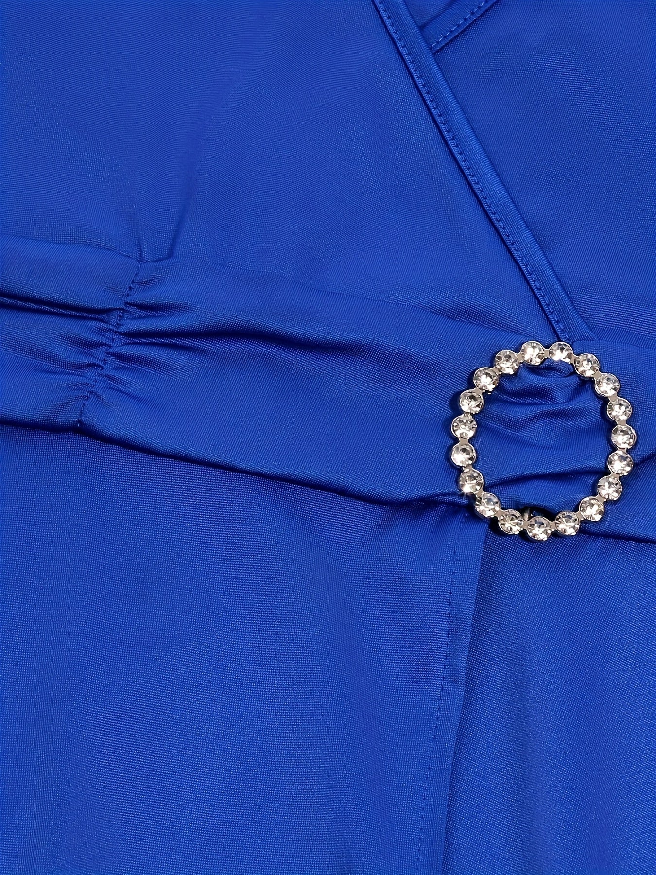 Nora | V-Ausschnitt Midikleid Asymmetrischer Saum