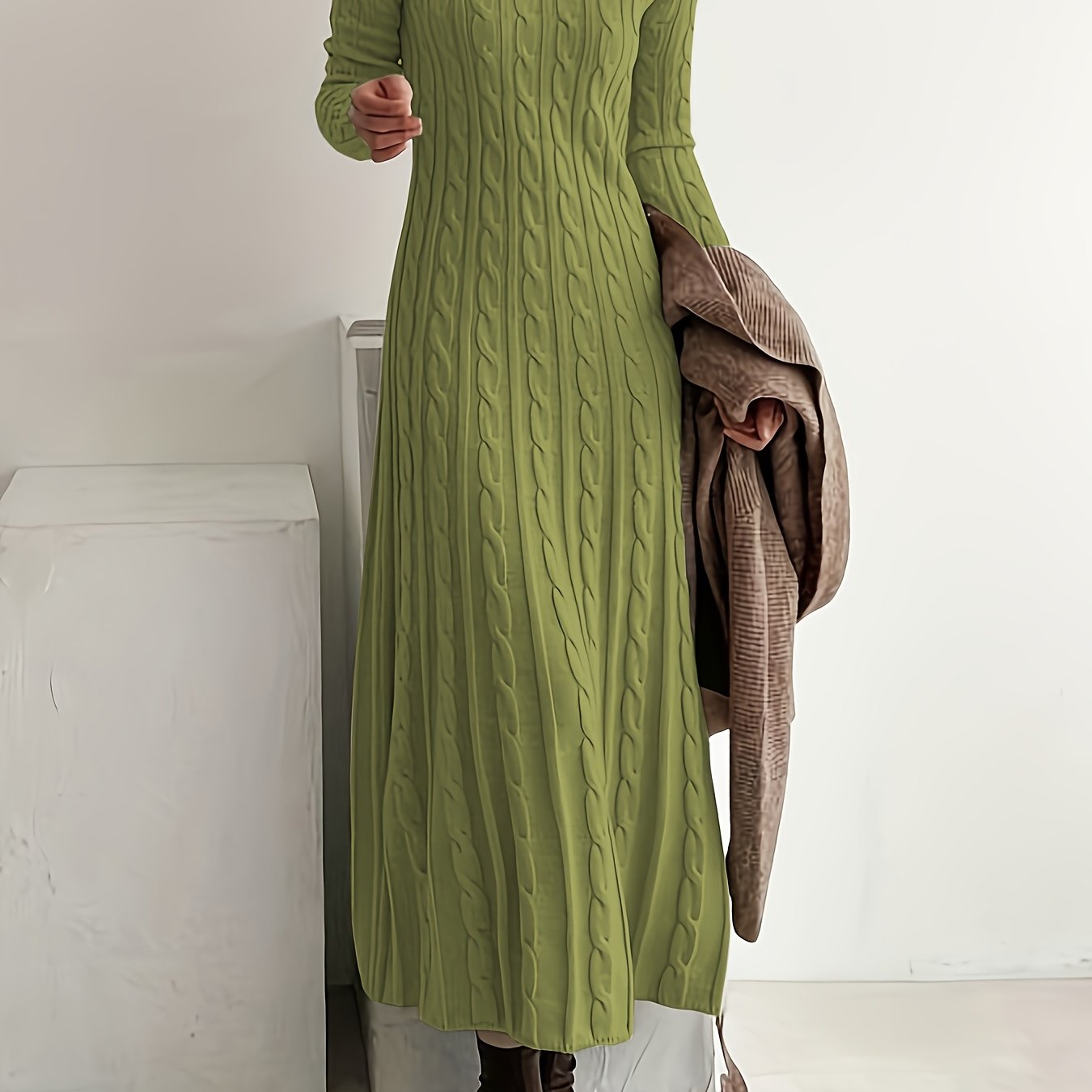 Laura | Elegantes Damen Maxikleid bequem getragen