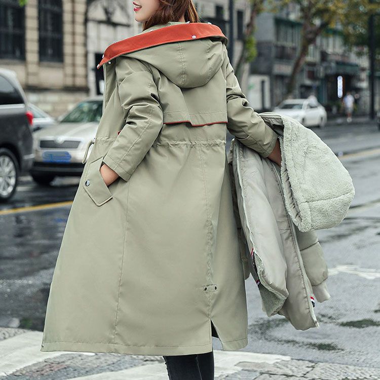 Nora | Trendige Damenjacke mit warmer Kapuze und Pelz